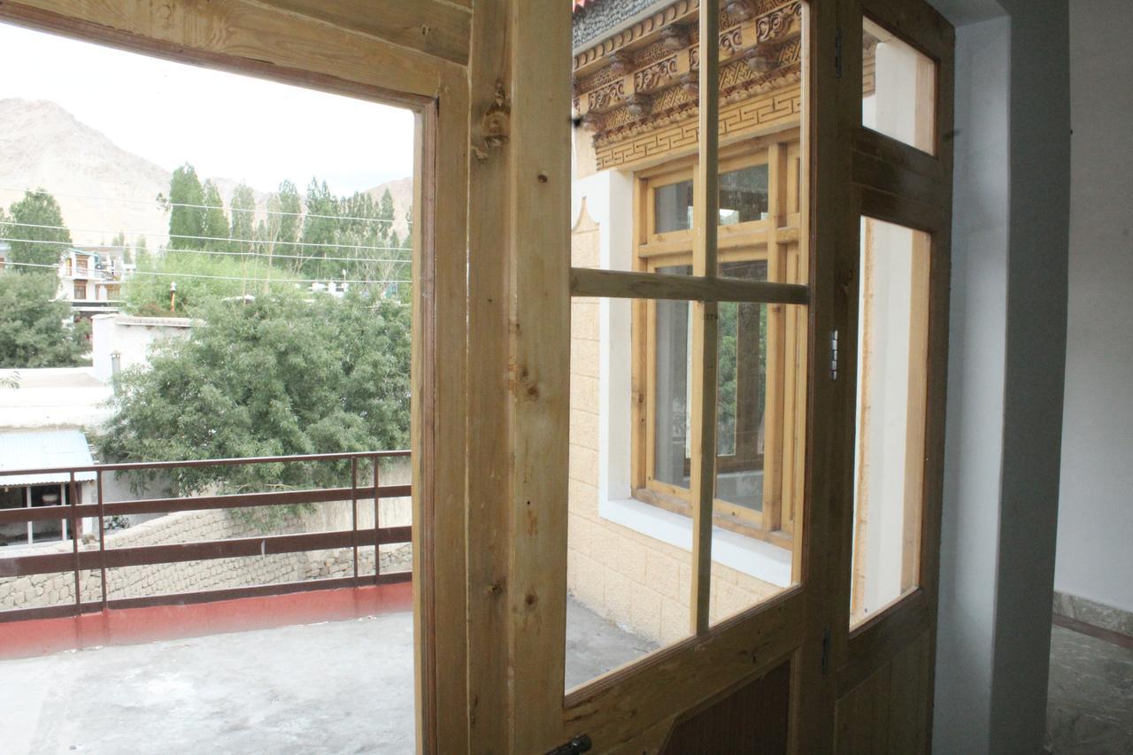 Hotel Kasdar Ladakh Leh Exteriör bild
